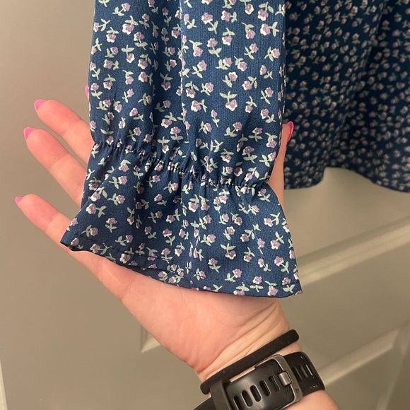 Elegant Blue Floral Women's Blouse - Picture 5 of 5